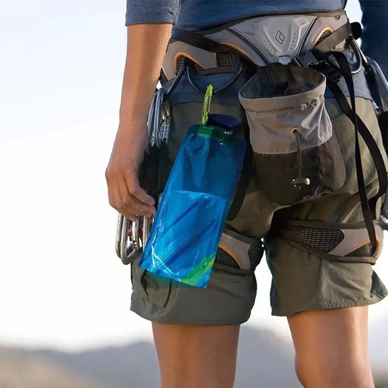 700ml Foldable Water Bottles Flexible Reusable Travel&Camping Water Bottle Water Pouch Soft Flask Water Bag With Carabiner Clip